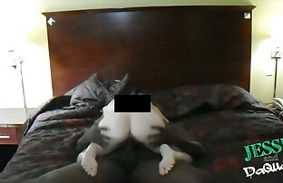XXX Nina caliente videos de madrastras teniendo sexo y masturbándose